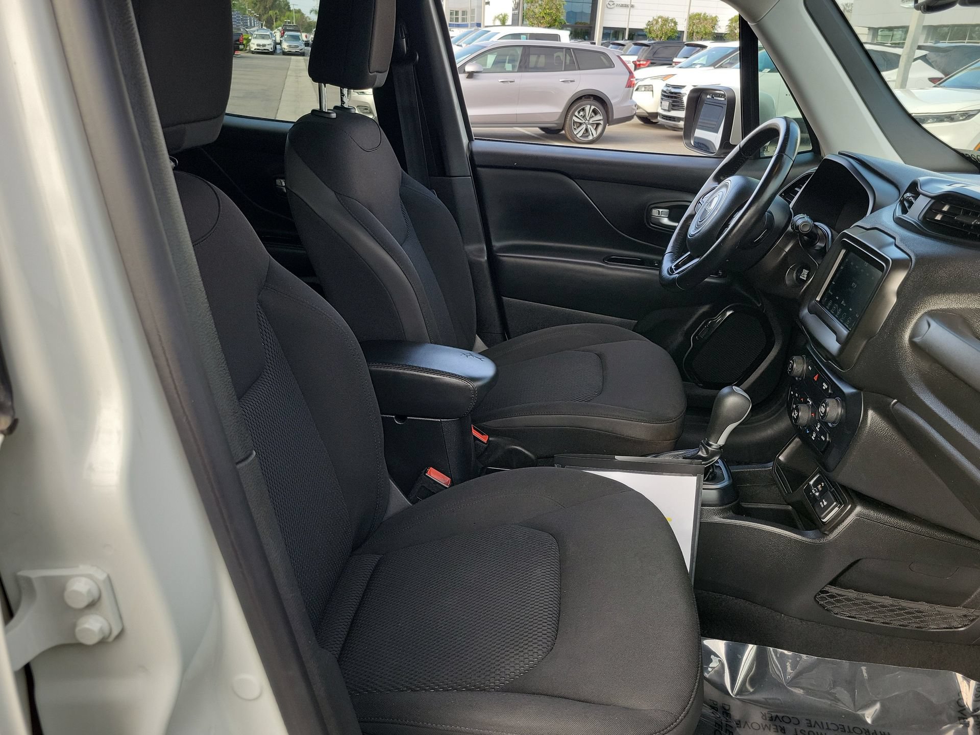 Certified 2020 Jeep Renegade Altitude FWD image 17