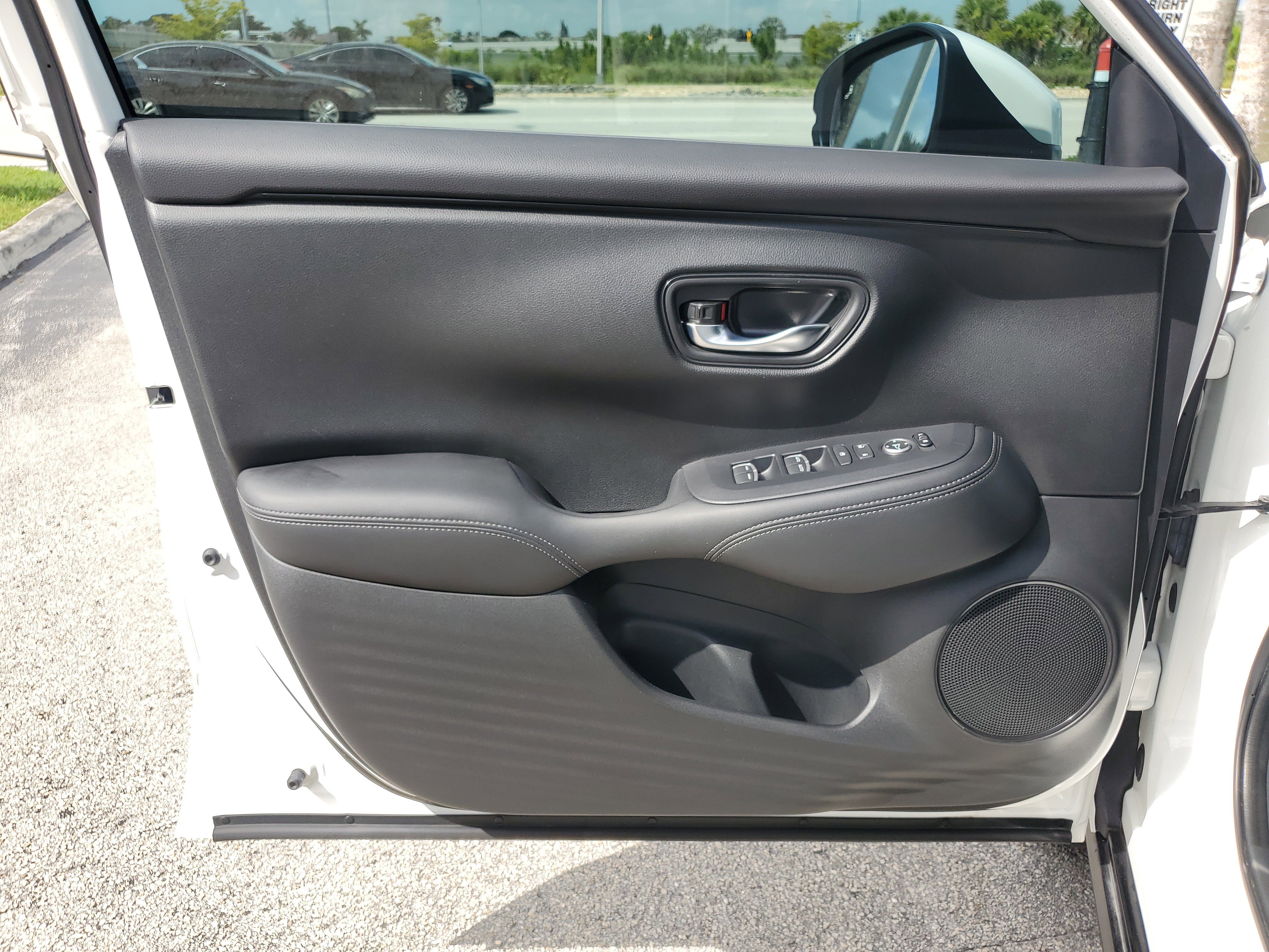 Used 2023 Honda HR-V EX-L image 28