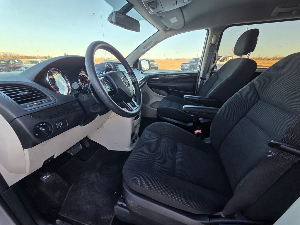 Used 2020 Dodge Grand Caravan SE w/ UConnect Hands-Free Group image 12