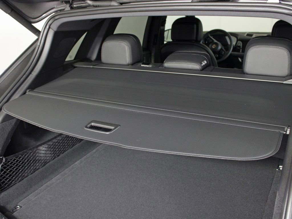 Certified 2025 Porsche Cayenne AWD/4WD image 14