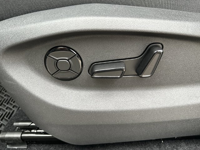 New 2026 Volkswagen Tiguan SE AWD/4WD image 19