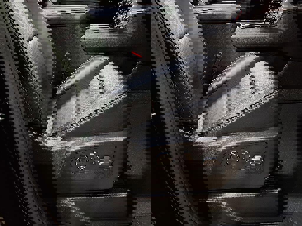 Used 2023 GMC Yukon Denali w/ Advanced Technology Package image 23