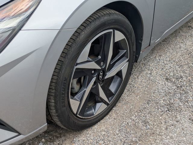 Used 2023 Hyundai Elantra SEL w/ Convenience Package image 6