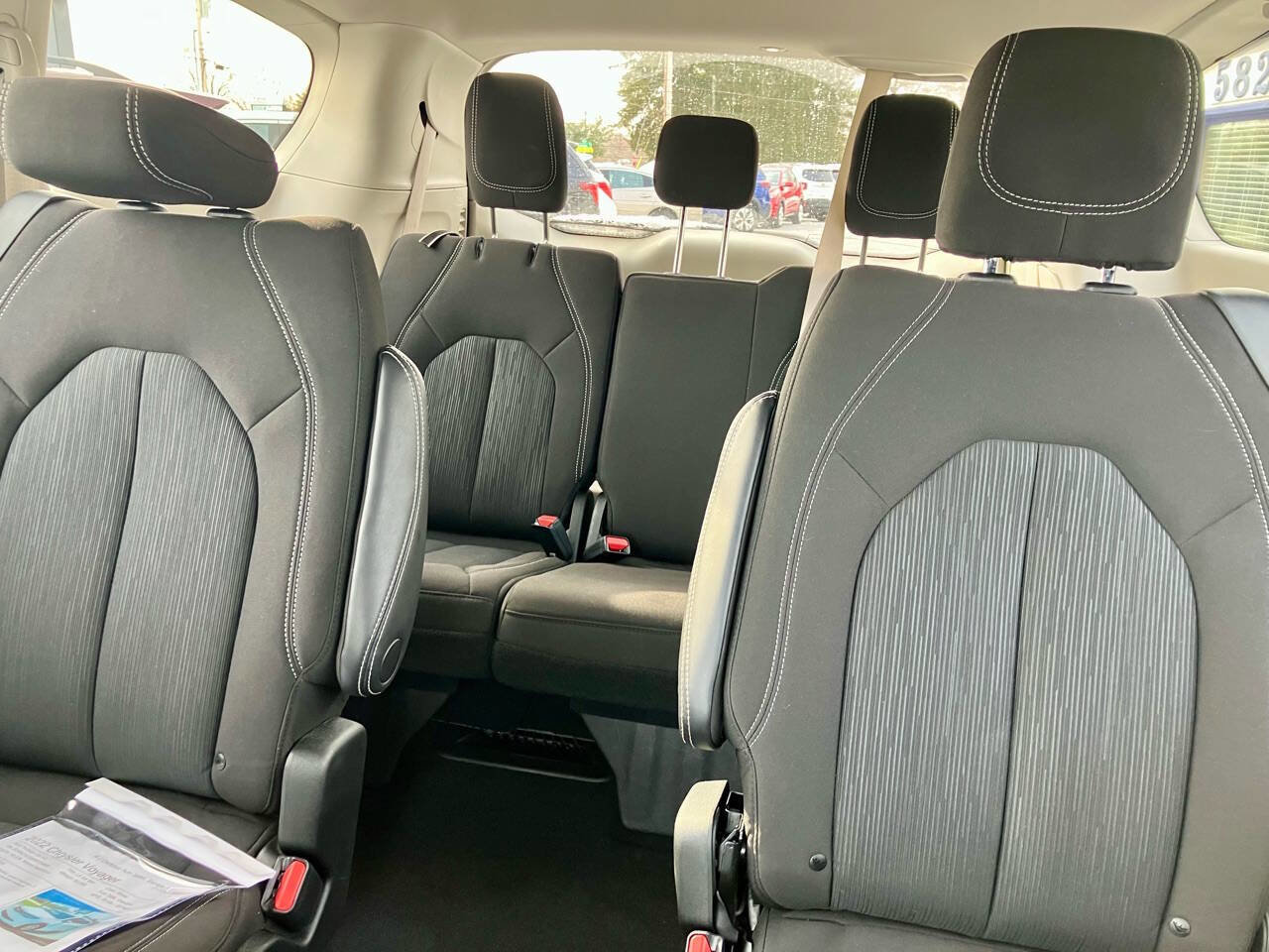 Used 2022 Chrysler Voyager LX image 14
