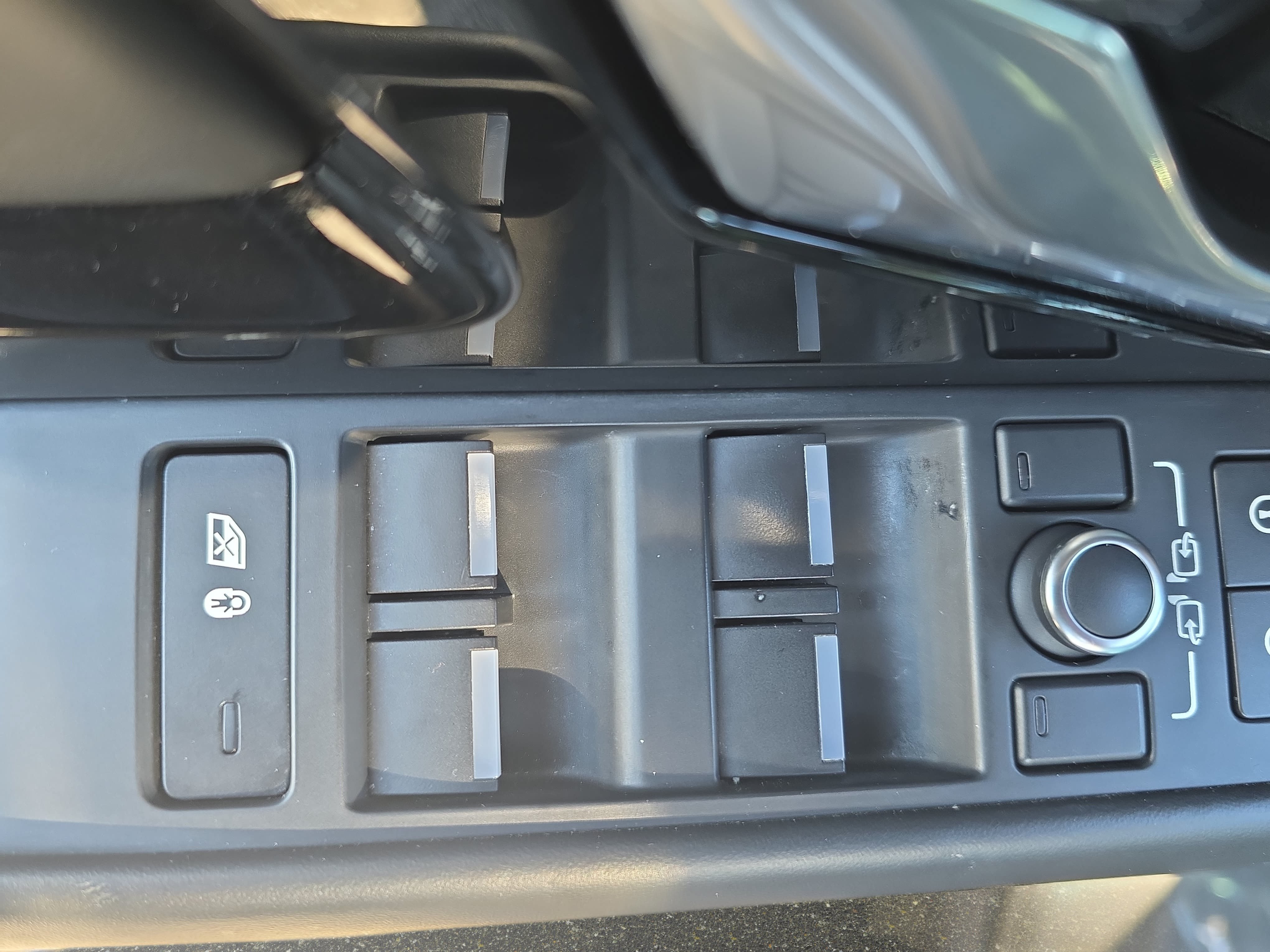 Certified 2020 Land Rover Range Rover Evoque R-Dynamic HSE AWD/4WD image 28