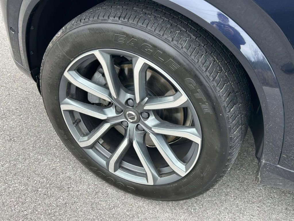 Used 2017 Volvo XC90 T6 Momentum w/ Vision Package image 9