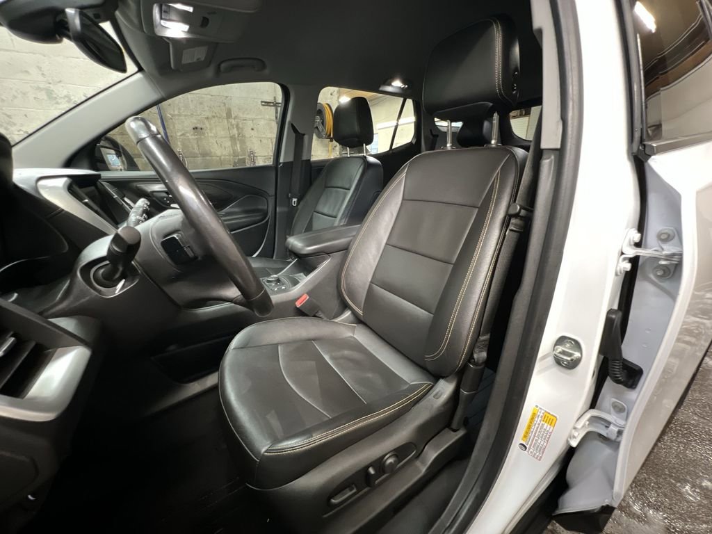 Used 2021 GMC Terrain SLT w/ Elevation Edition image 18