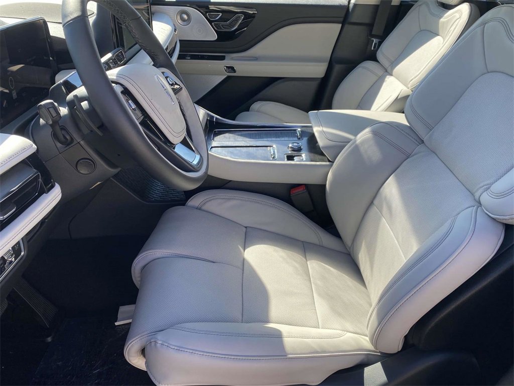 New 2025 Lincoln Aviator Reserve w/ Equipment Group 201A image 15