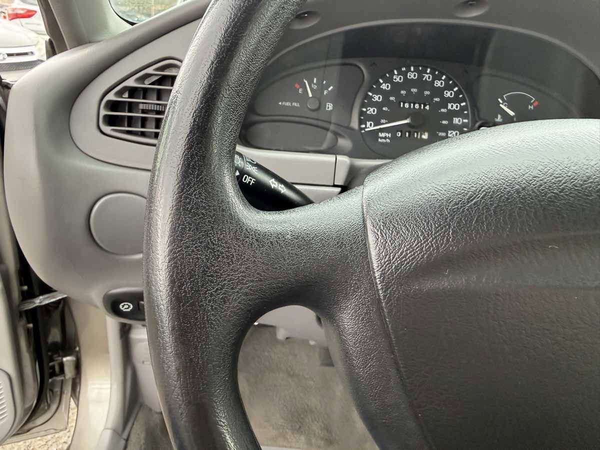 Used 2002 Ford Escort Sedan image 23