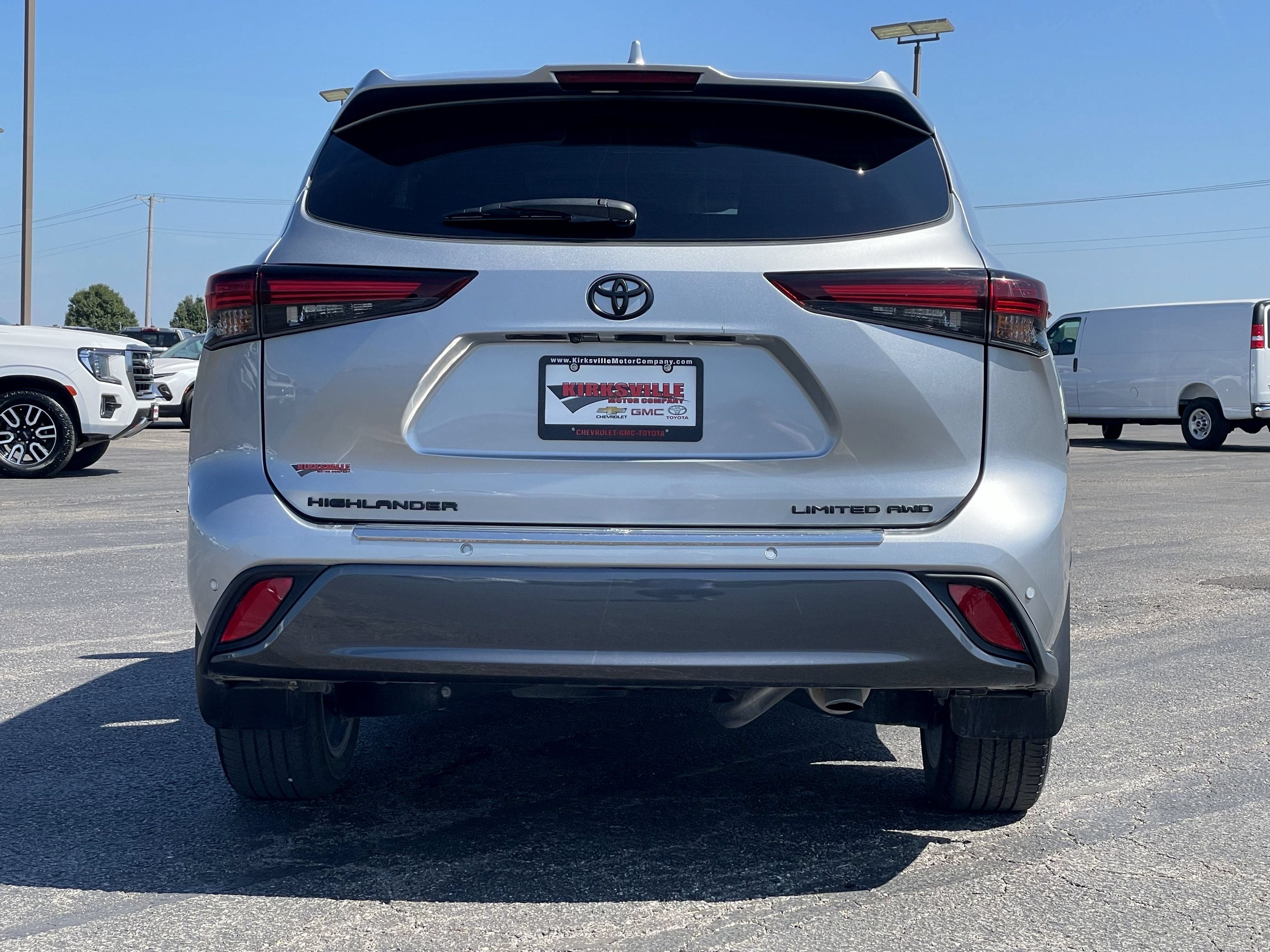 Used 2024 Toyota Highlander Limited AWD/4WD image 5