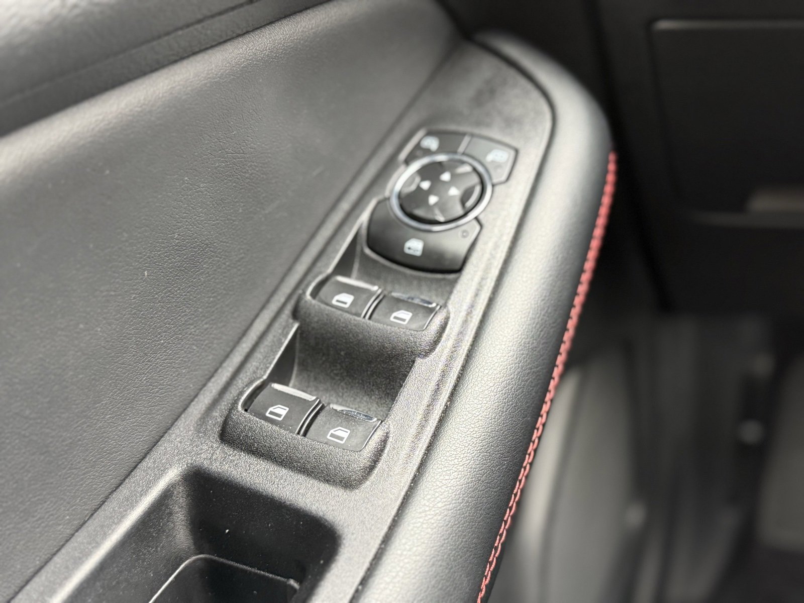 Used 2024 Ford Edge ST-Line image 16