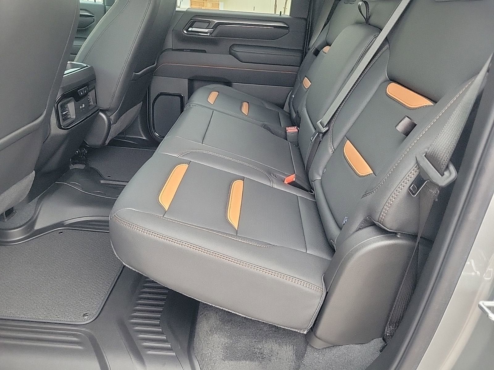 Used 2025 GMC Sierra 2500 AT4 w/ Technology Package AWD/4WD image 16