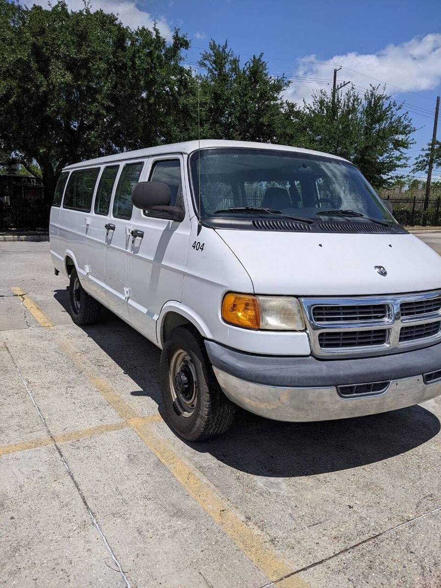 Used 2002 Dodge B3500 RWD image 2