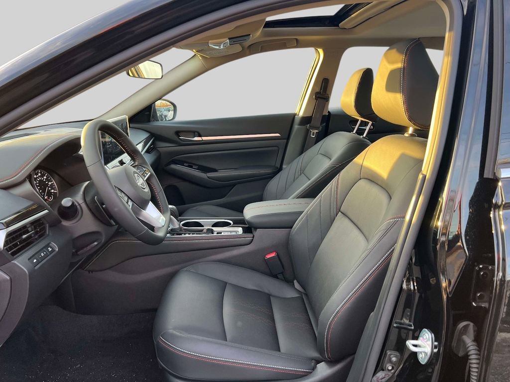 New 2025 Nissan Altima 2.5 SR w/ SR Premium Package AWD/4WD image 13