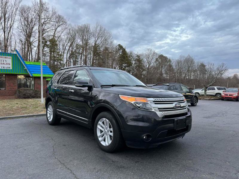 Used 2013 Ford Explorer XLT AWD/4WD image 3