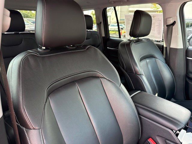 Used 2023 Jeep Grand Cherokee Limited AWD/4WD image 24