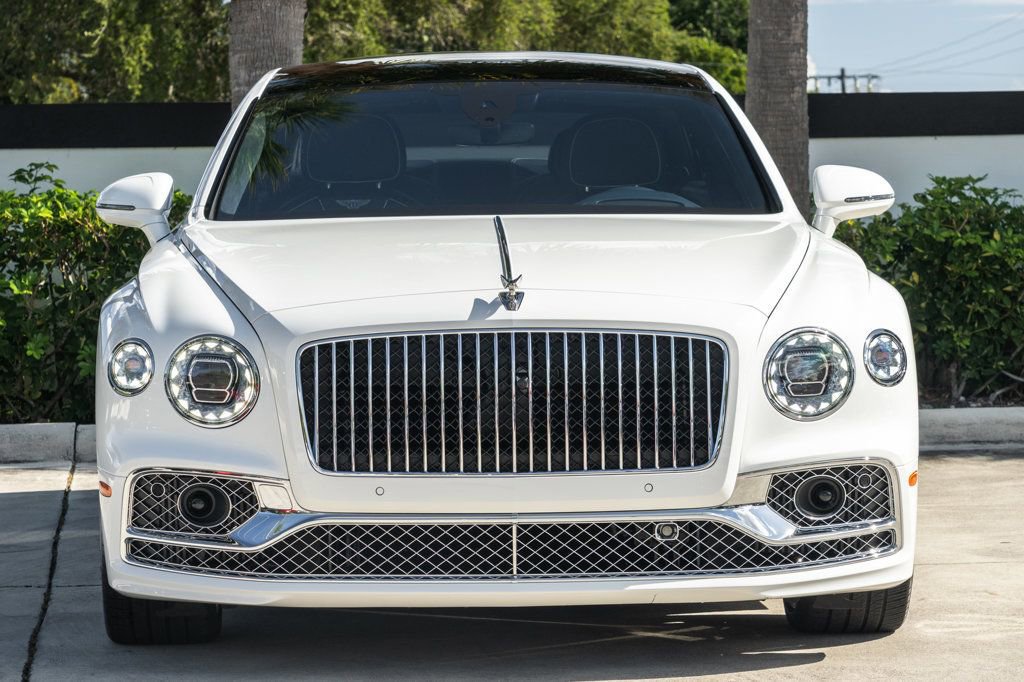 Used 2023 Bentley Flying Spur Azure image 12