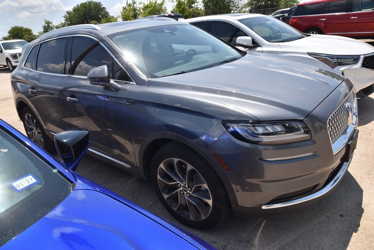 Used 2023 Lincoln Nautilus Reserve w/ Equipment Group 201A FWD image 5