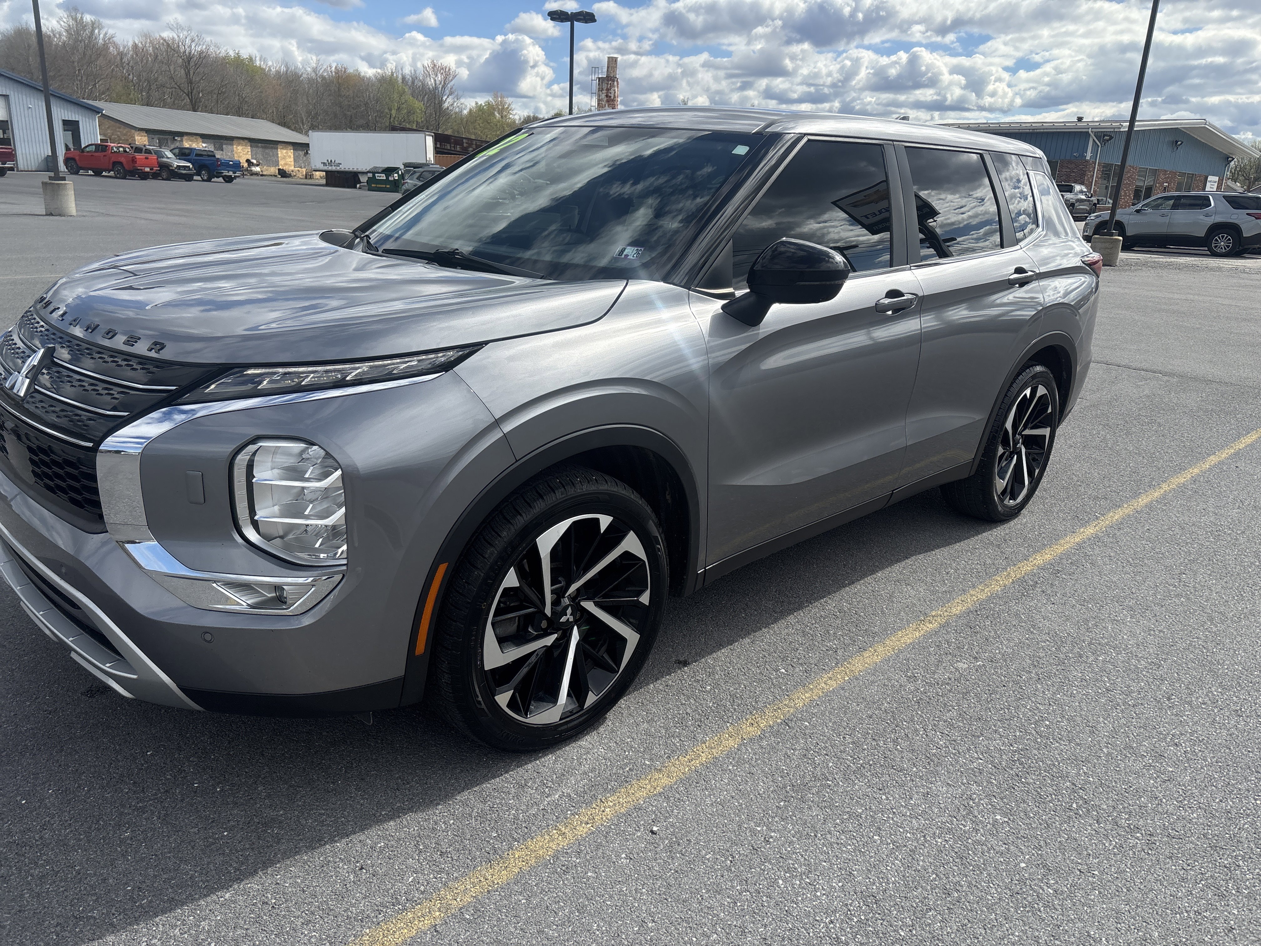 Used 2022 Mitsubishi Outlander SE image 8