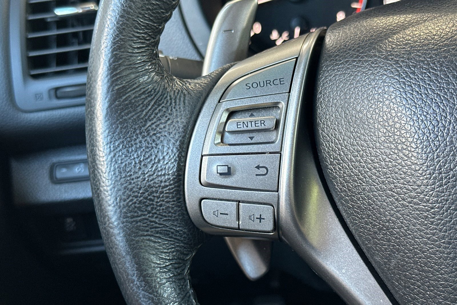 Used 2015 Nissan Altima 3.5 SL FWD image 29