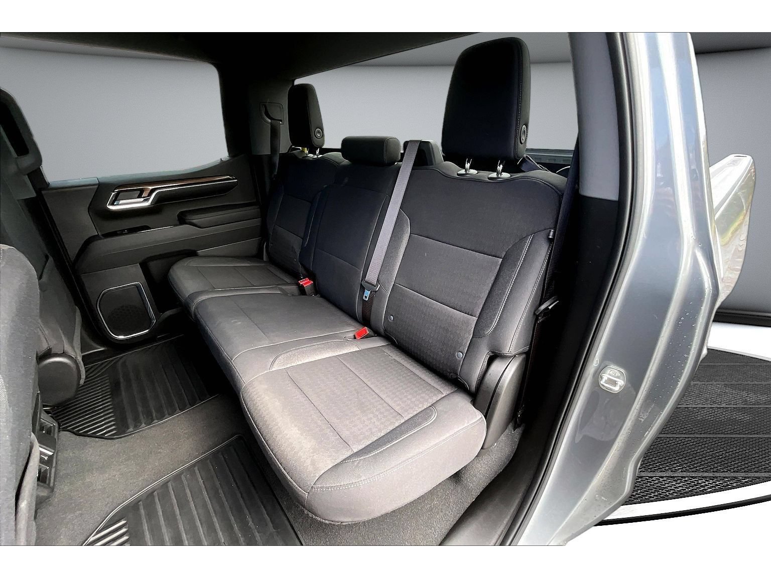 Used 2024 Chevrolet Silverado 1500 LT AWD/4WD image 34