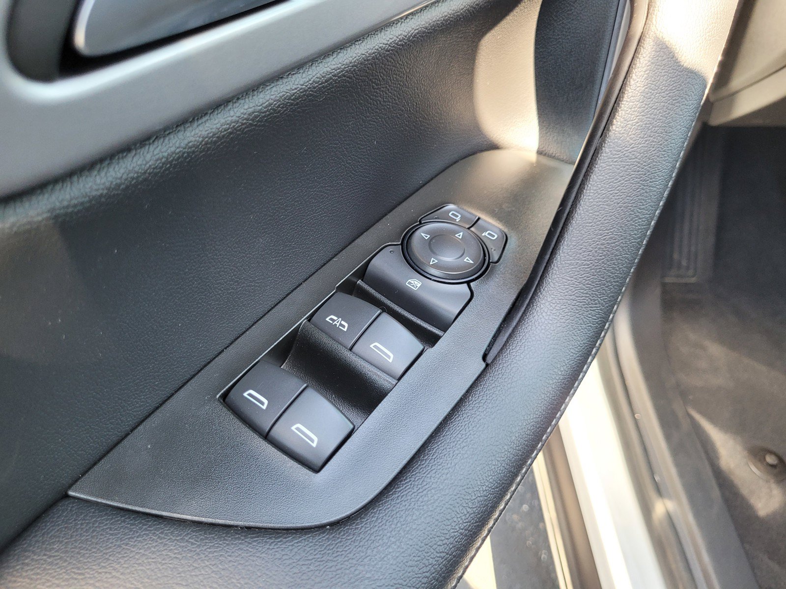 Used 2025 Chevrolet Blazer LT FWD image 26