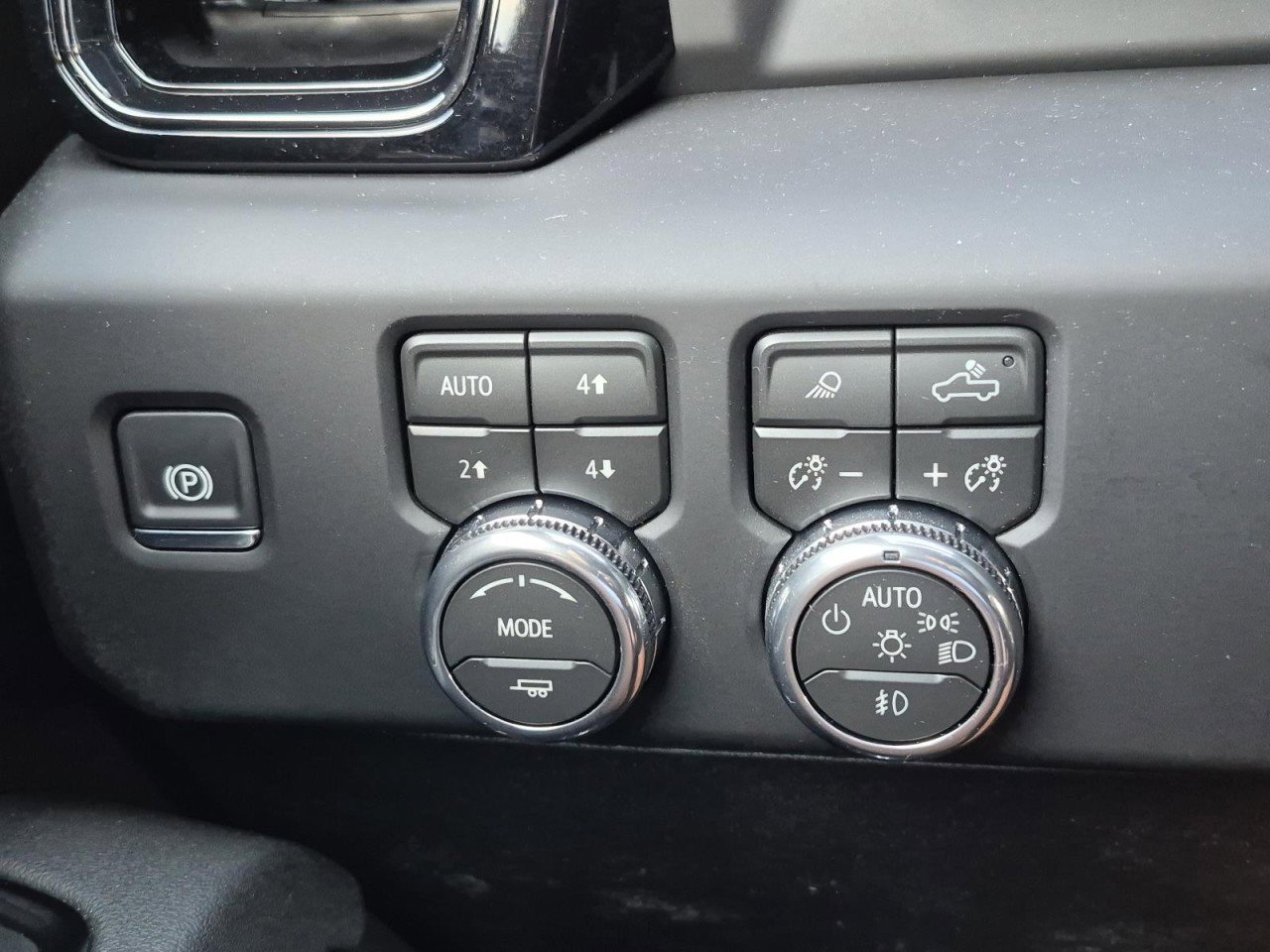 New 2026 GMC Sierra 2500 AT4 w/ AT4 Premium Plus Package image 17