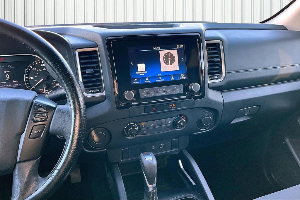 Used 2022 Nissan Frontier SV image 3