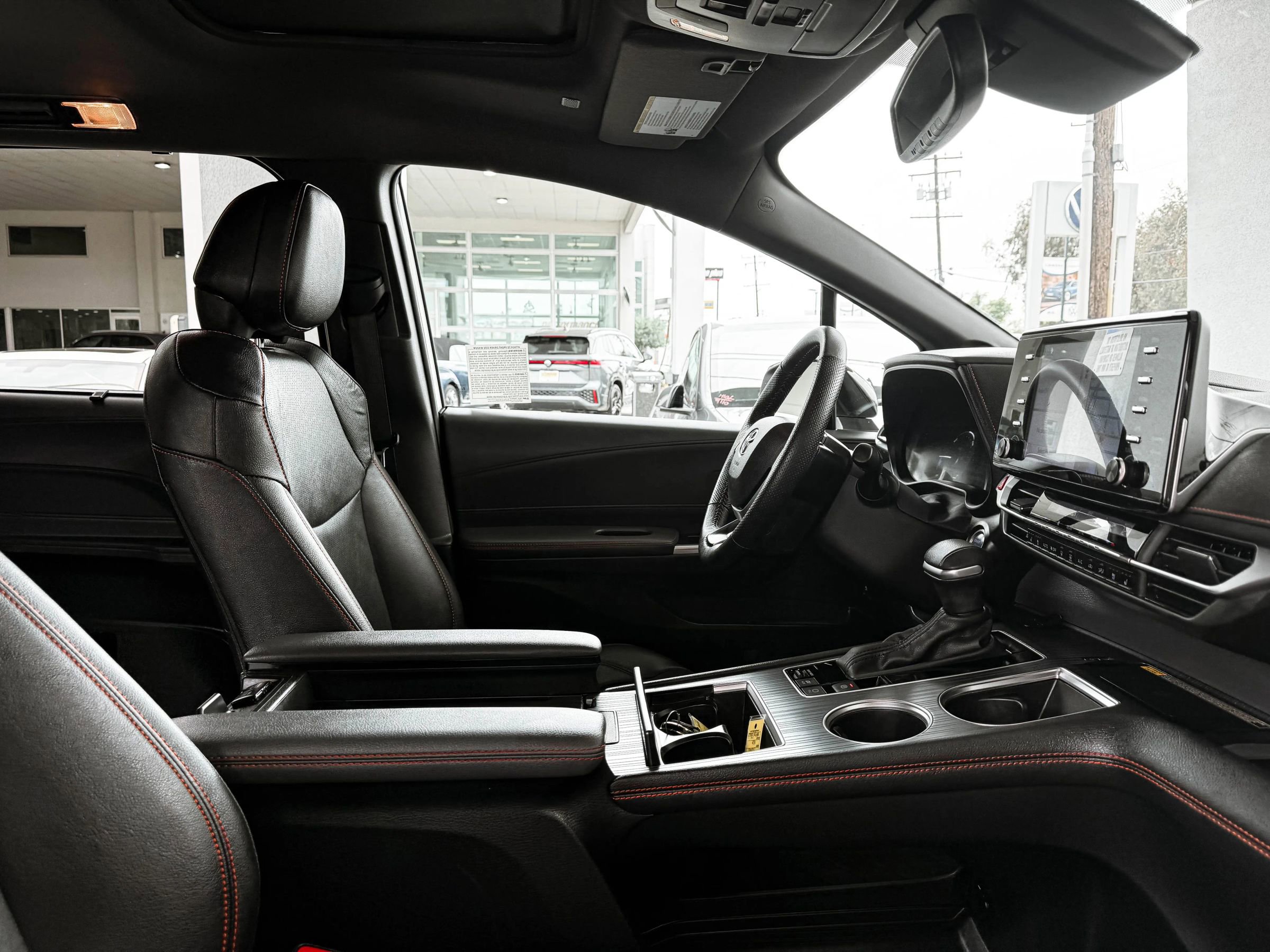 Used 2024 Toyota Sienna XSE w/ XSE Premium Package FWD image 23