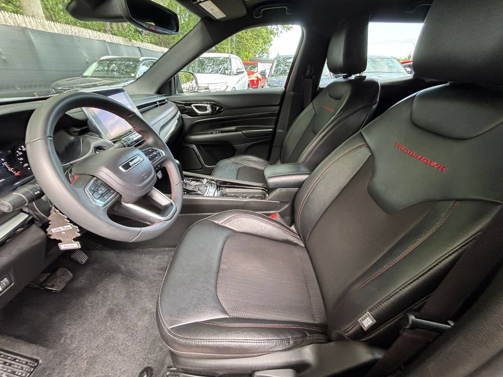 Used 2025 Jeep Compass Trailhawk AWD/4WD image 21