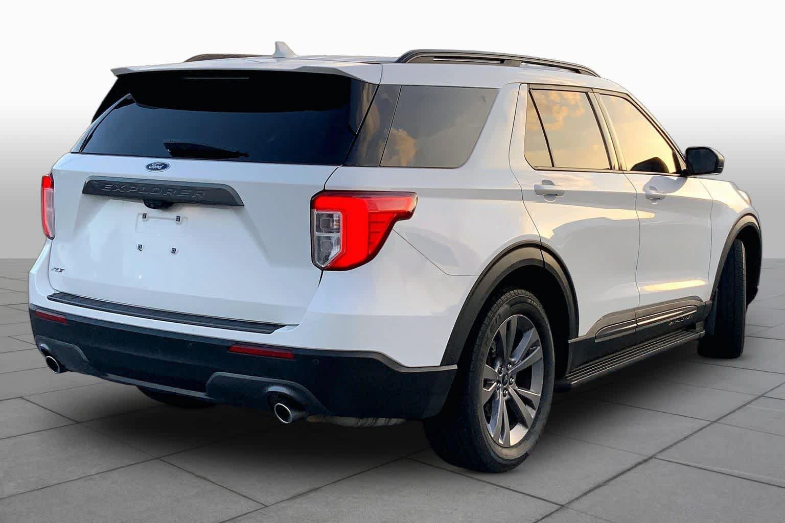 Used 2021 Ford Explorer XLT w/ Equipment Group 202A RWD image 12
