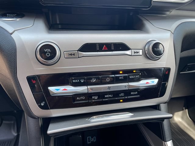 Used 2022 Ford Explorer XLT w/ Equipment Group 202A AWD/4WD image 35