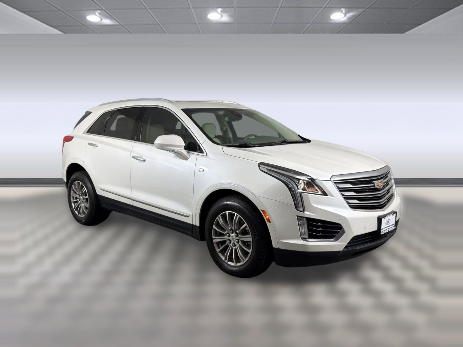 Used 2017 Cadillac XT5 Luxury w/ Driver Awareness Package image 7