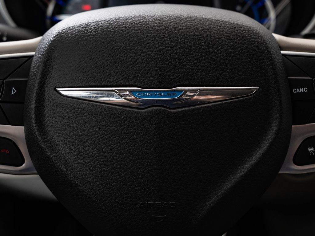 Used 2018 Chrysler Pacifica Limited w/ Advanced Safetytec Group FWD image 32