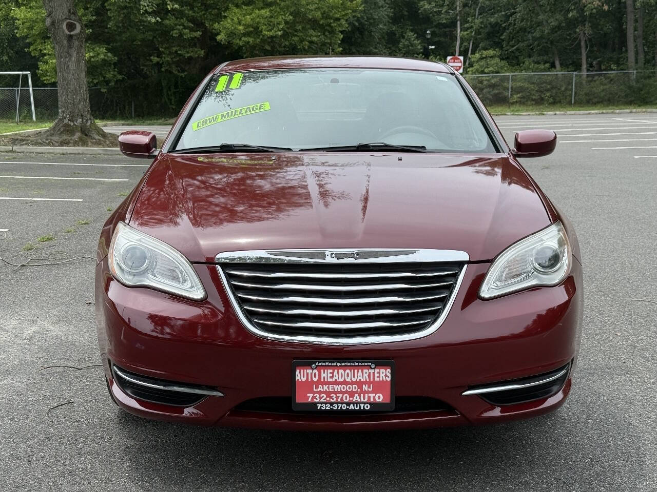 Used 2011 Chrysler 200 Touring FWD image 2