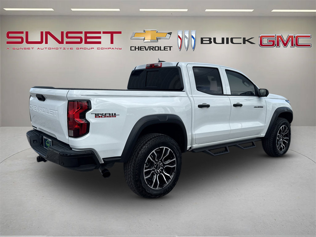 Certified 2024 Chevrolet Colorado Trail Boss w/ LPO, Dark Essentials Package AWD/4WD image 4