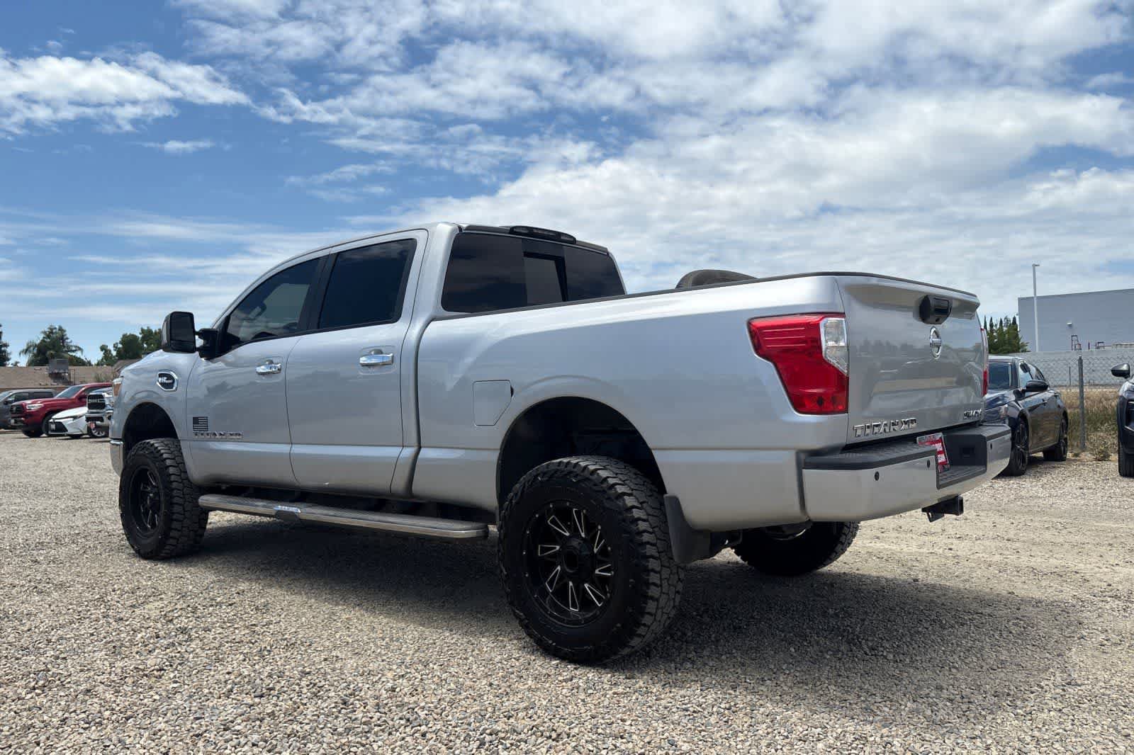Used 2017 Nissan Titan SV AWD/4WD image 7