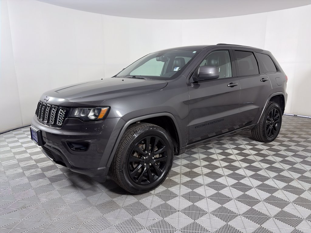Used 2018 Jeep Grand Cherokee Altitude AWD/4WD image 3