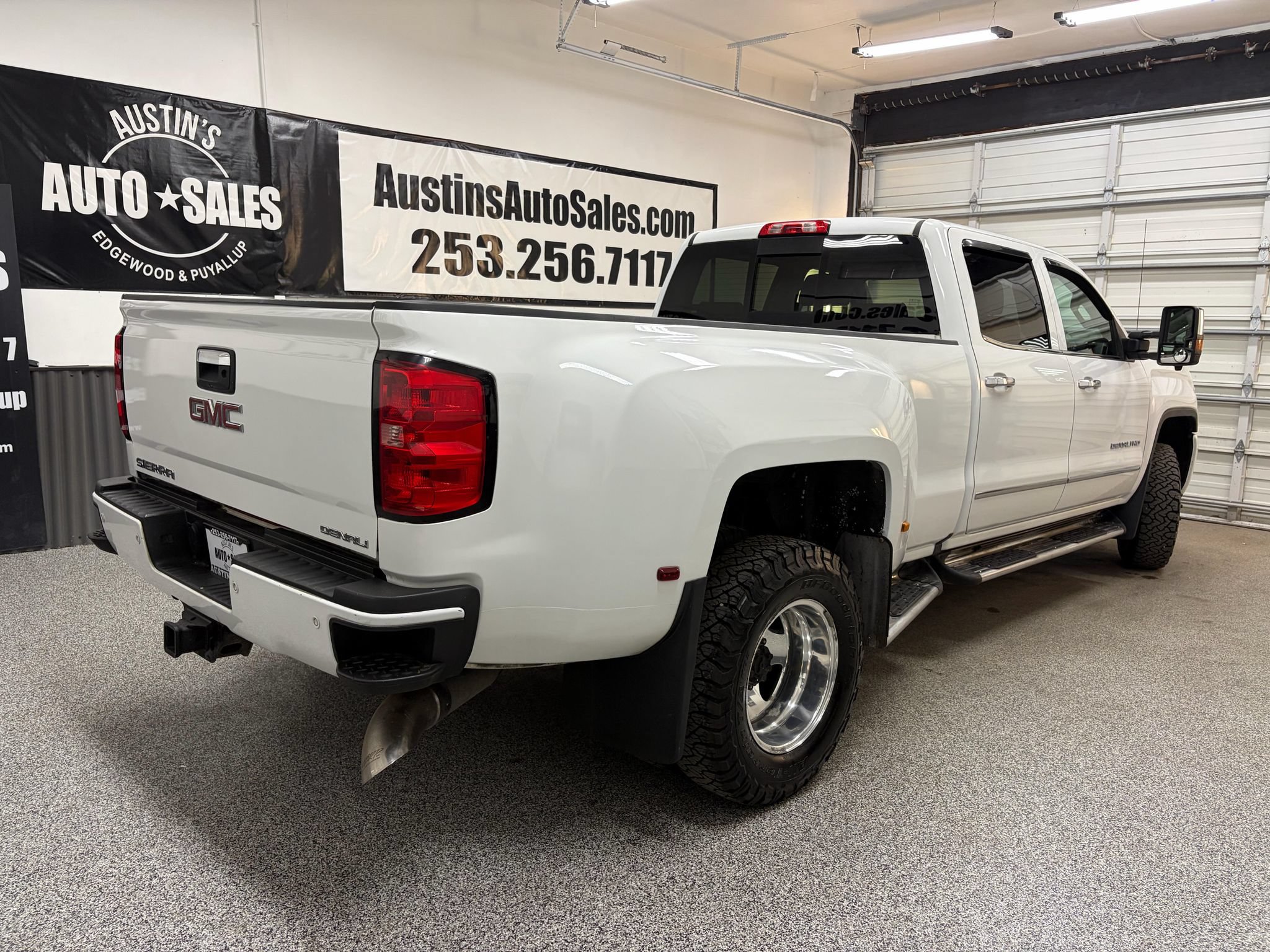 Used 2016 GMC Sierra 3500 Denali w/ Driver Alert Package AWD/4WD image 3