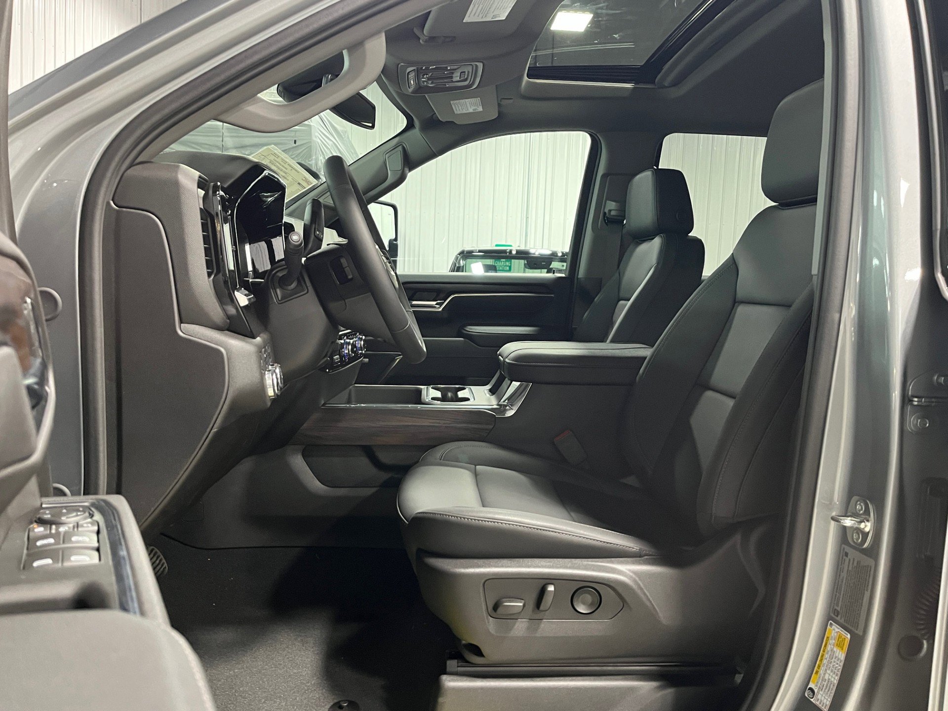 New 2025 GMC Sierra 3500 SLT w/ SLT Premium Package image 14