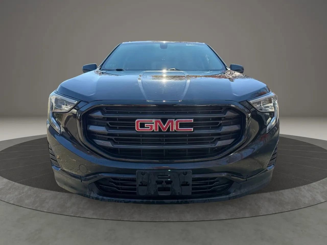 Used 2019 GMC Terrain SLE w/ Driver Convenience Package image 2