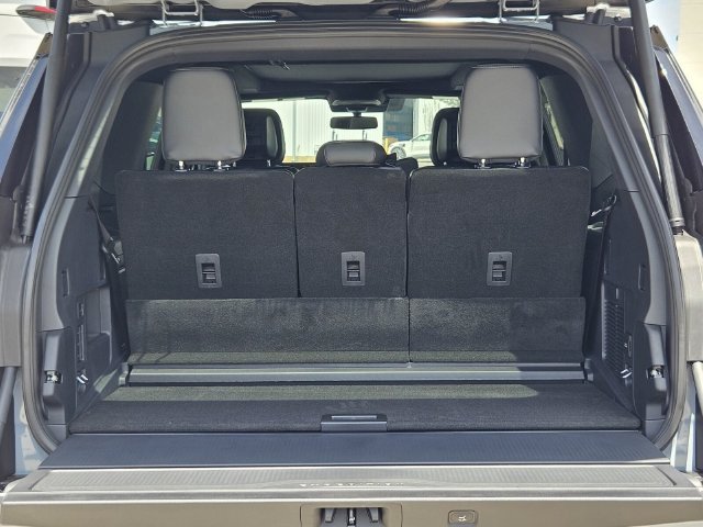 New 2027 Ford Expedition Platinum w/ Stealth Performance Package AWD/4WD image 7