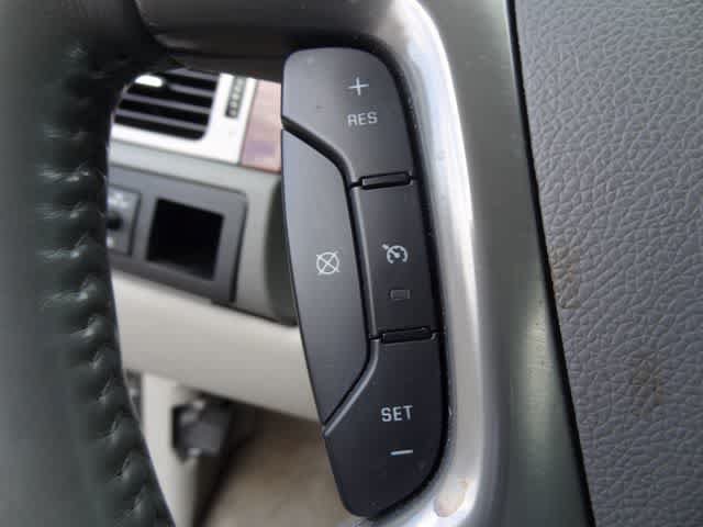 Used 2014 Chevrolet Suburban LT RWD image 19
