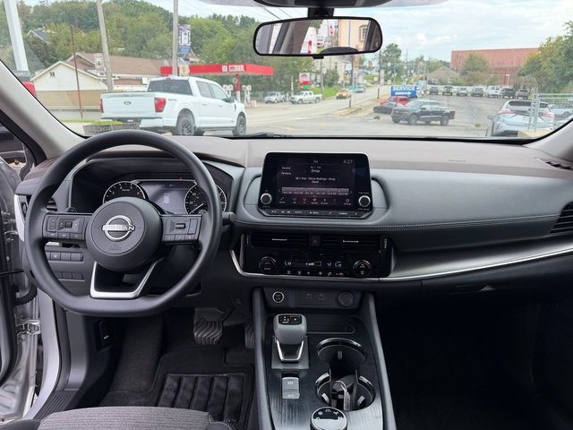 Used 2022 Nissan Rogue SV AWD/4WD image 18