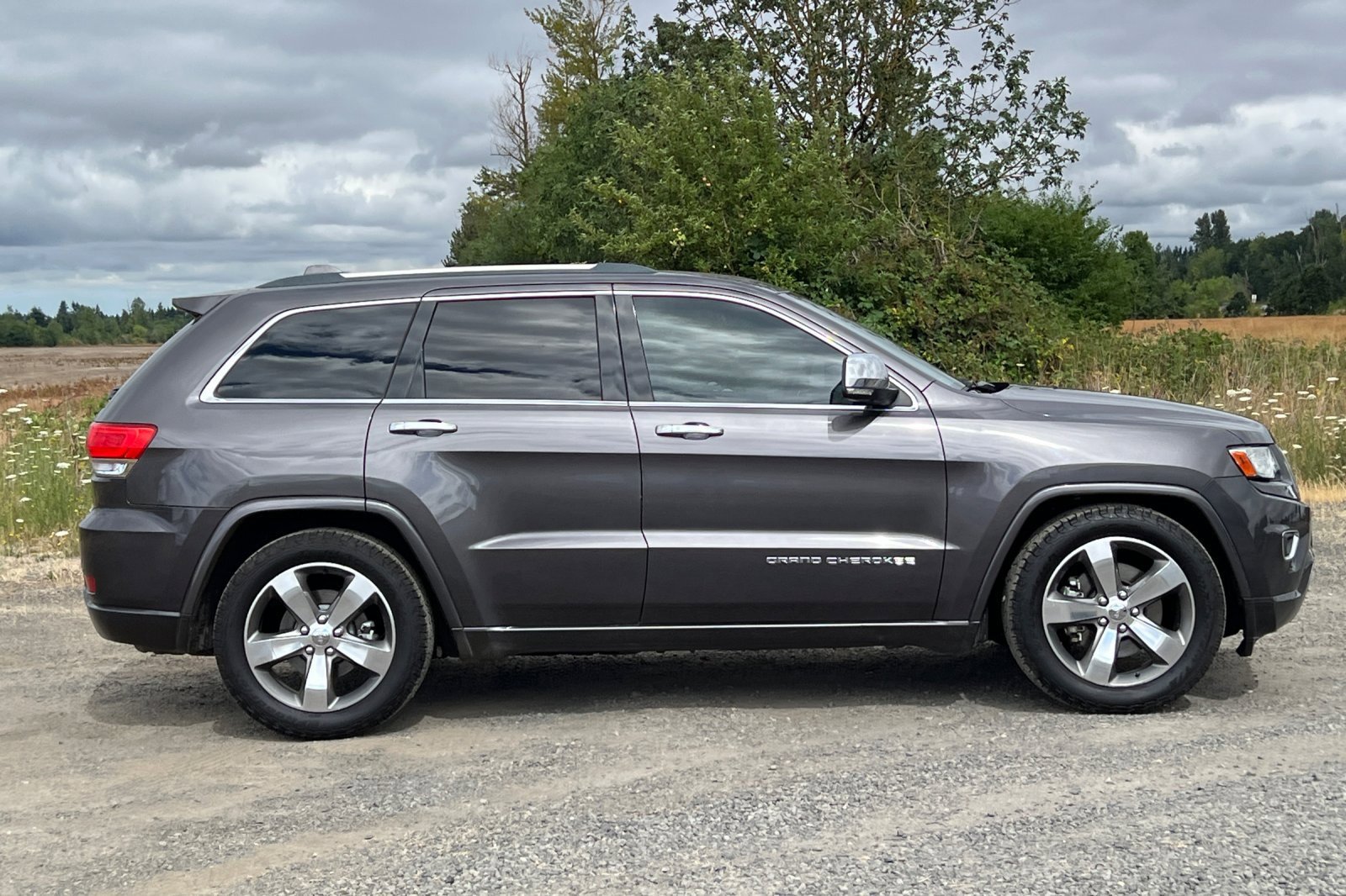 Used 2014 Jeep Grand Cherokee Overland w/ Advanced Technology Group image 3
