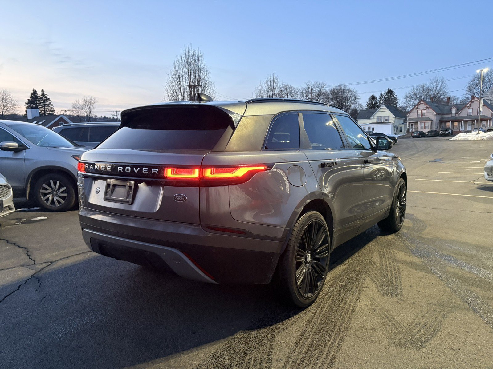 Used 2018 Land Rover Range Rover Velar S image 5