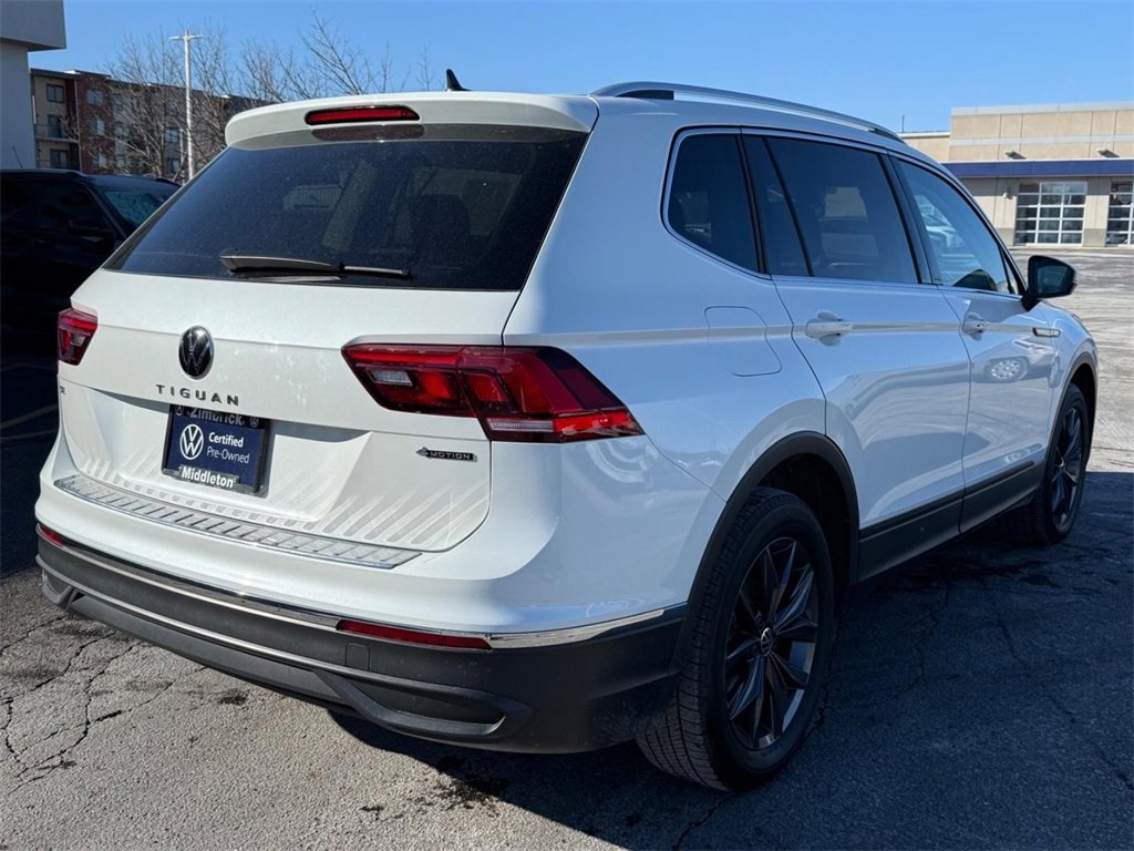 Certified 2023 Volkswagen Tiguan SE w/ Panoramic Sunroof Package image 3