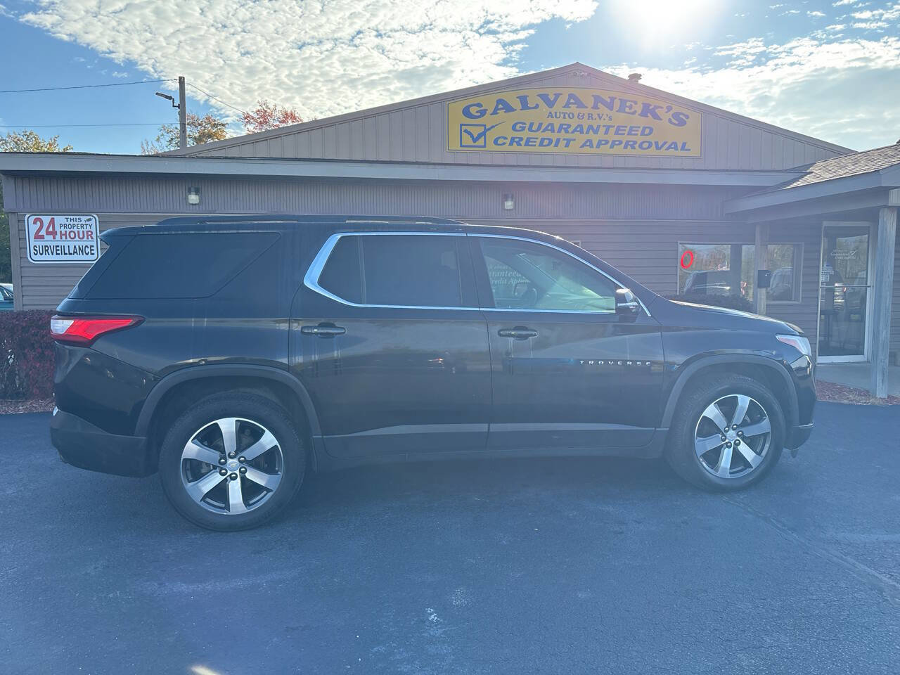 Used 2020 Chevrolet Traverse LT w/ LT Premium Package image 4