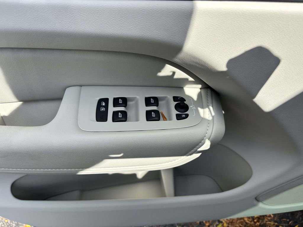 New 2026 Volvo XC60 B5 Ultra w/ Protection Package Premier image 13