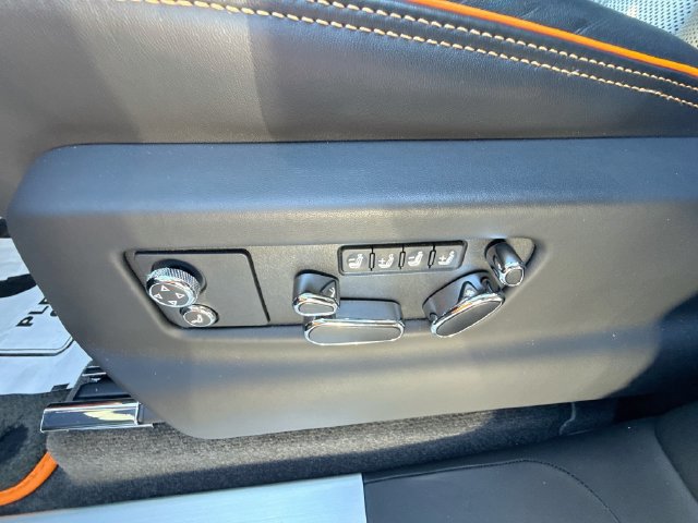 Used 2025 Bentley Bentayga AWD/4WD image 39
